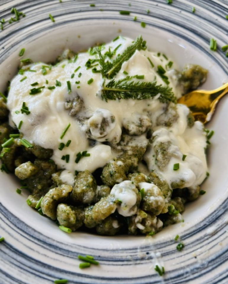 Koptrivove halusky z dvouzrnky s brynzou